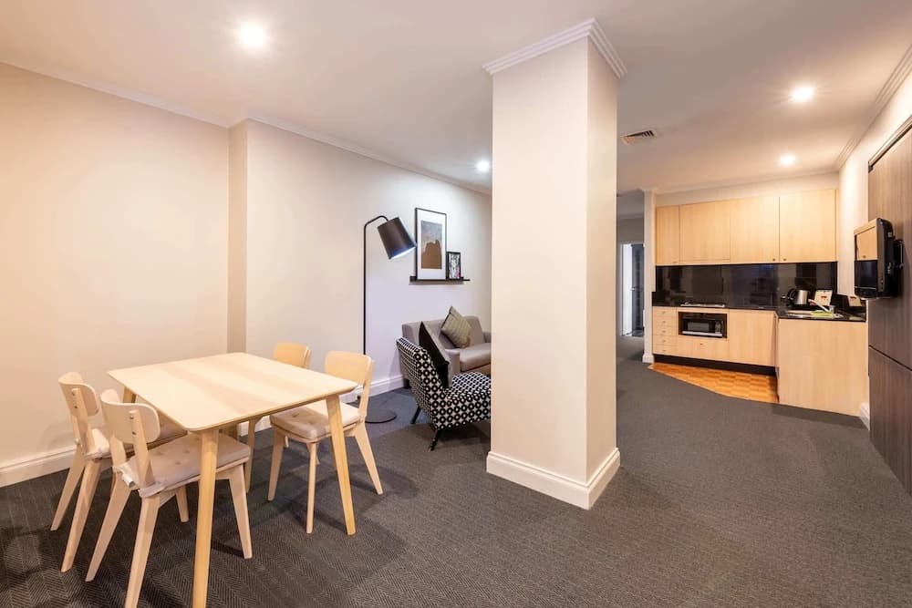 Chic 1-bedroom Apartment in Melbourne CBD - photo 7