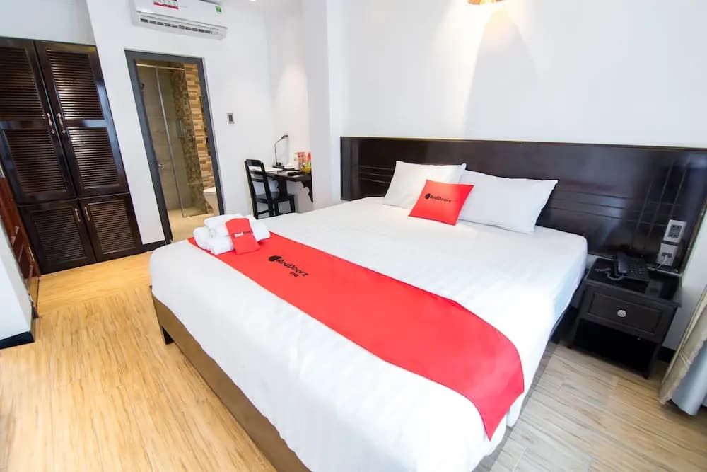 RedDoorz Plus near Ba Chieu Local Market - photo 14