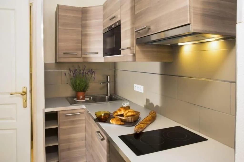 Bastille Hostel - photo 22