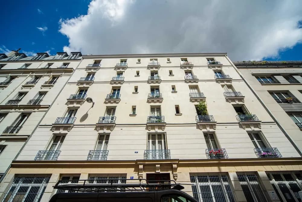 Luxe Apartment Near Père Lachaise Cemetery - photo 1