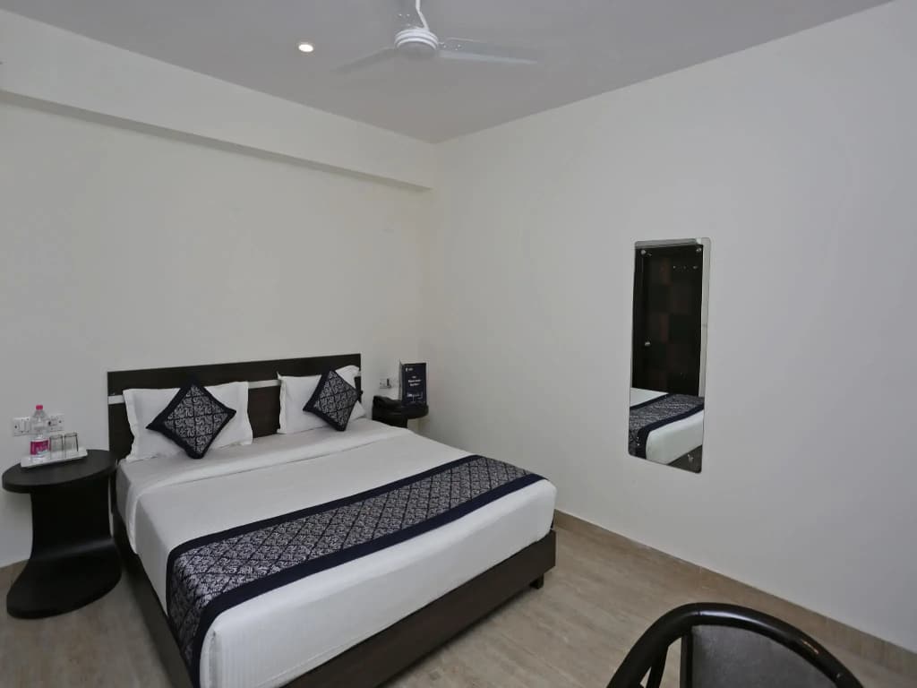 OYO 12171 Hotel Sky View - photo 2