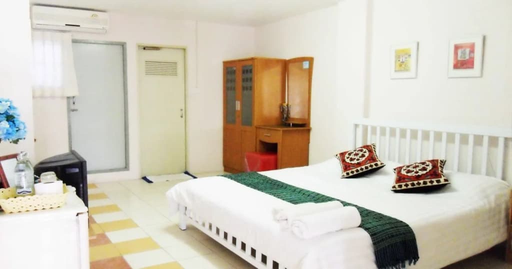Thanapa Mansion - Hostel - photo 9