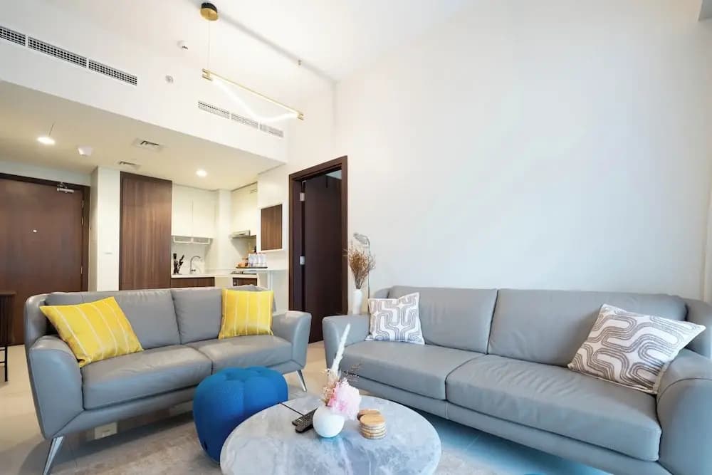 KeyRock - Chic 2BR Escape with Pool - photo 1