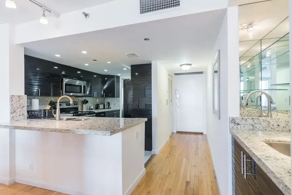 Glamorous 3 Bedroom with a View - photo 20