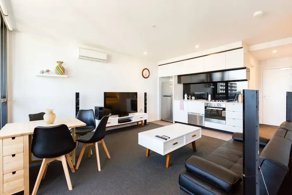 SANTERI, 2BDR Melbourne Apartment - photo 3