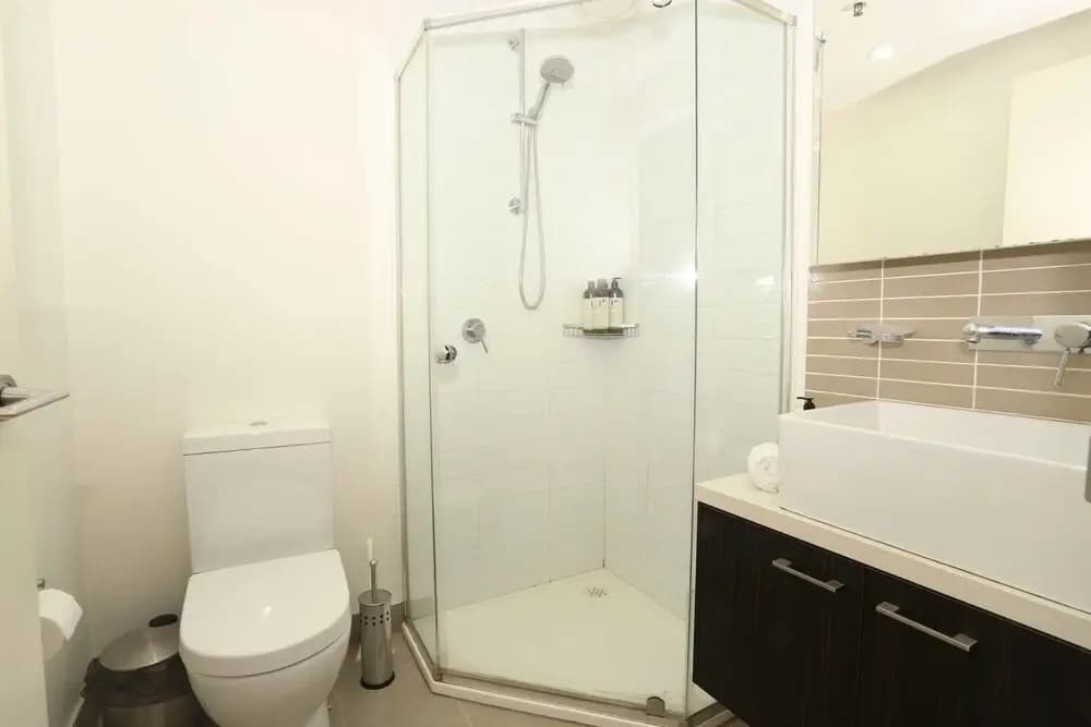 2 Bedrooms 2 Bathrooms Opposite Melbourne Central - photo 8