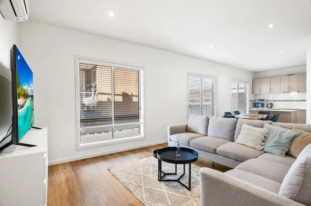 Bright 2-bed Flat With Balcony in Kensington - photo 4