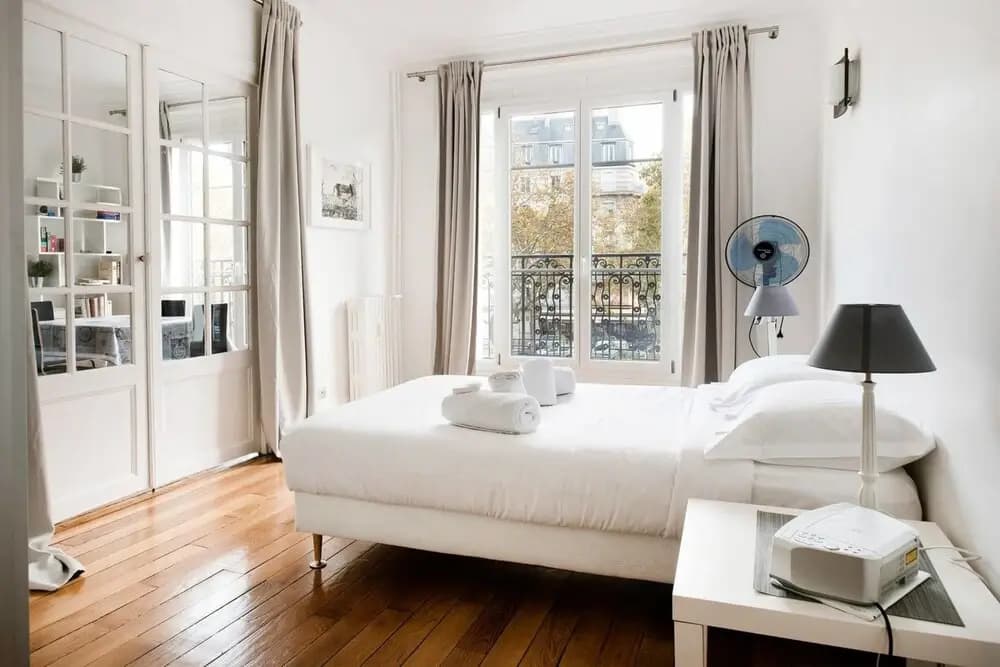 Bright Champerret Apartment Fits 4 in Paris 17th! - photo 2