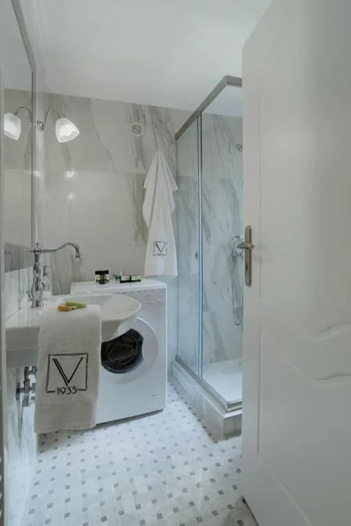 V1935 Luxurious Apartments - photo 6