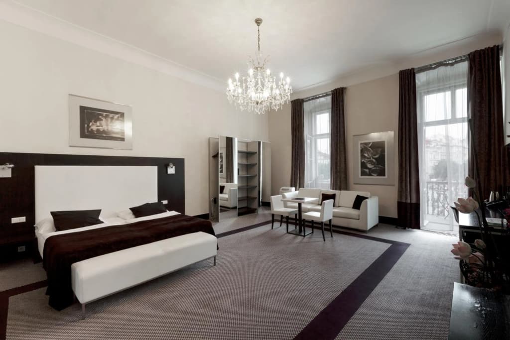 Old Town Square Residence by Emblem - photo 6