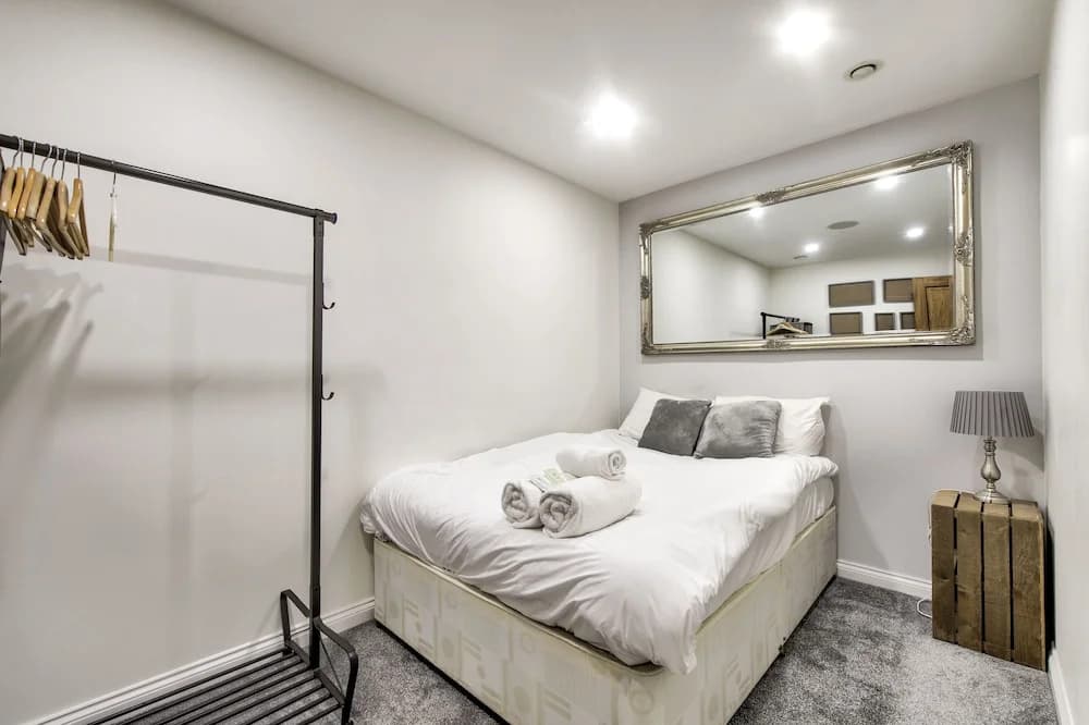 St Stephen Street Apartment - photo 6