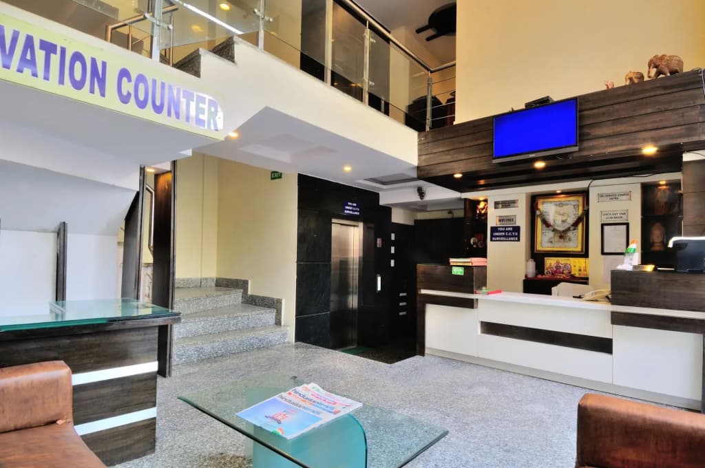 Hotel Gold Star Inn - photo 2