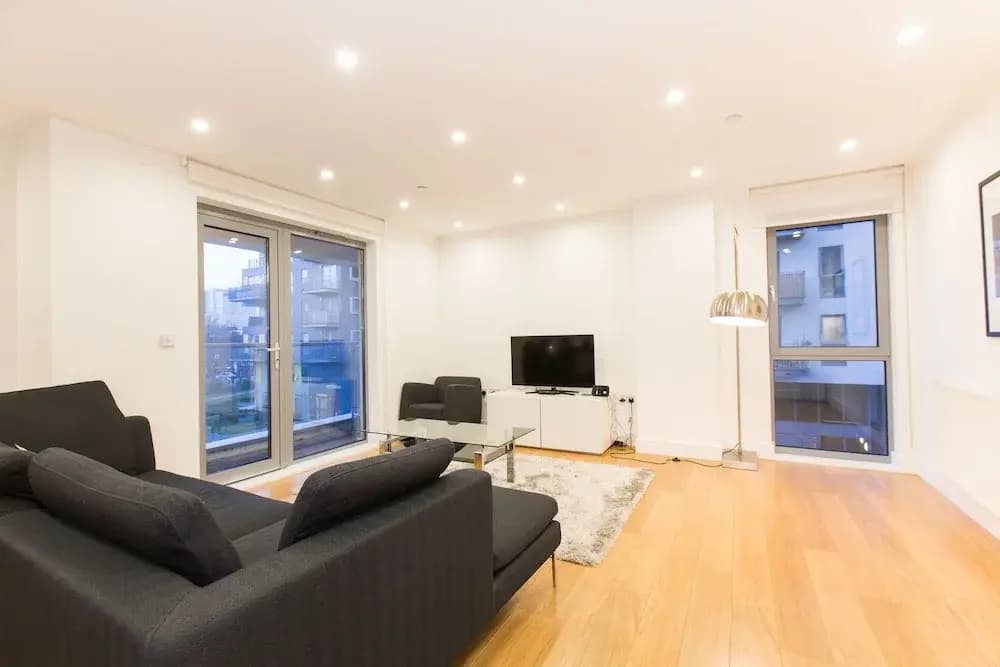 Two Bedroom Apartment Aldgate - photo 2