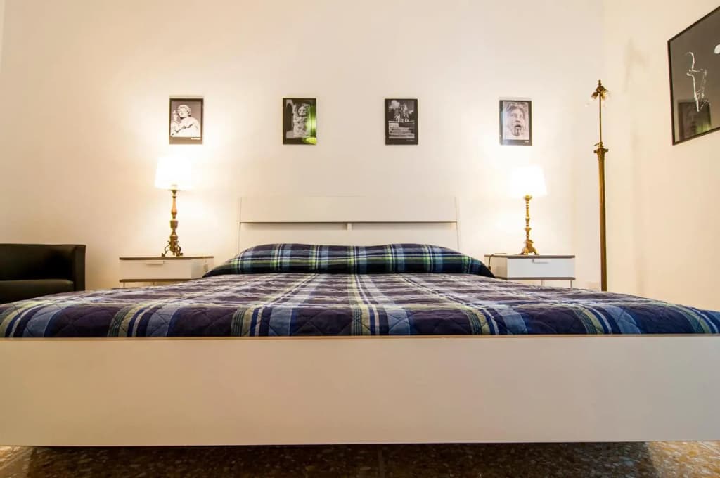 Vatican Museums Roomy Apartment - photo 14
