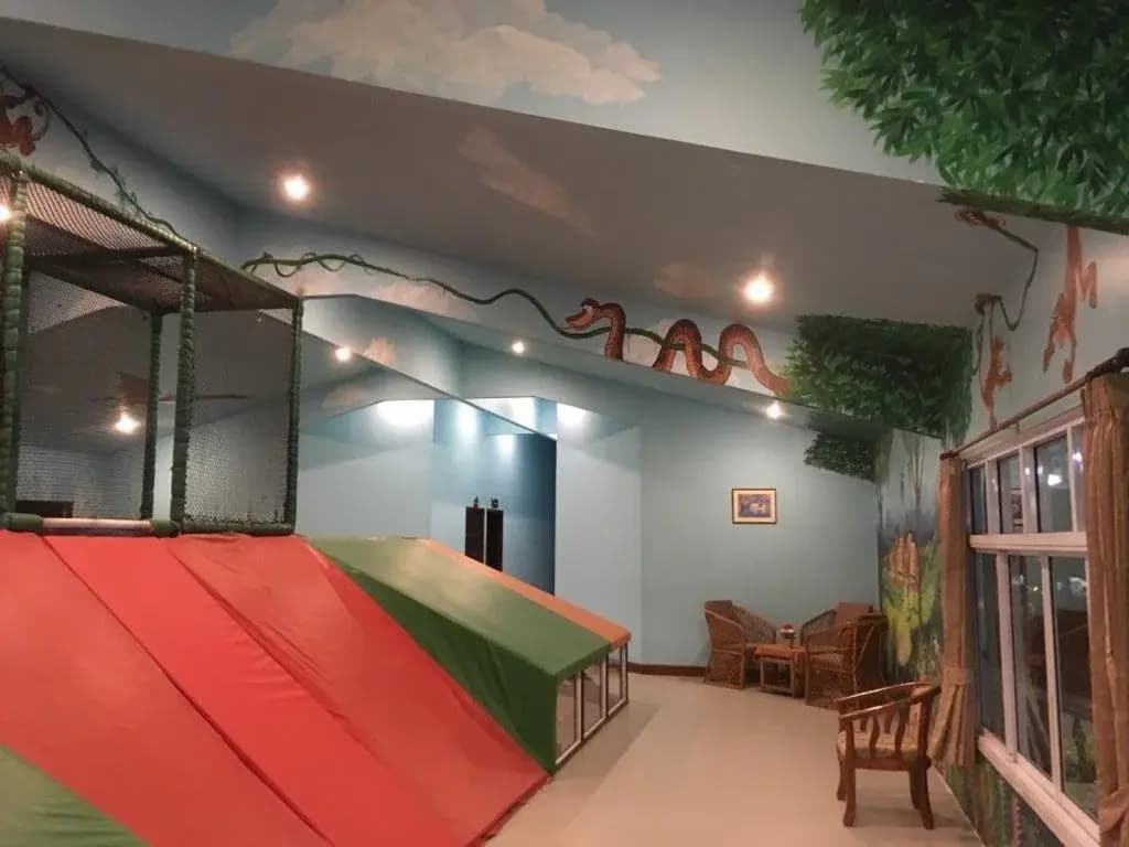 The Corner Transit Hostel - photo 22