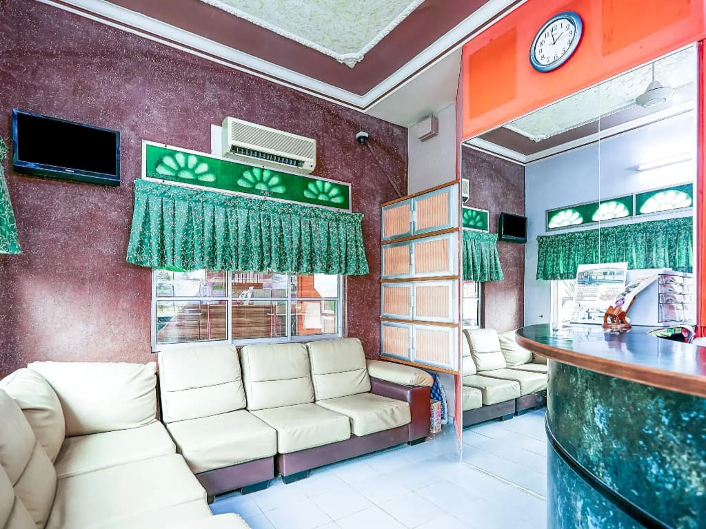 OYO 491 D Anjung Inn - photo 2
