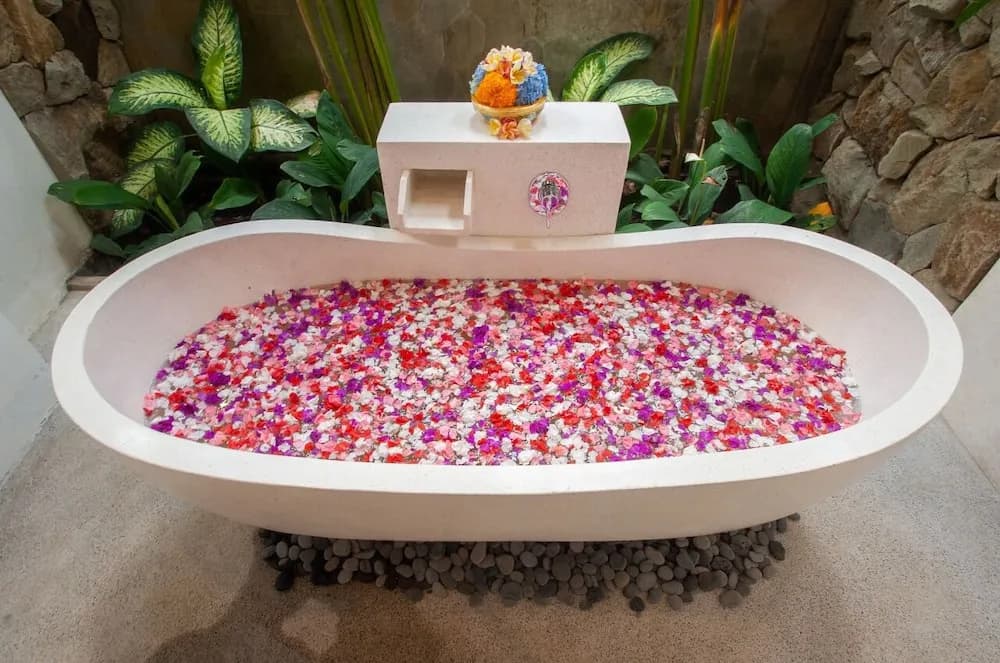 Flamboyant Villa Ubud - photo 10
