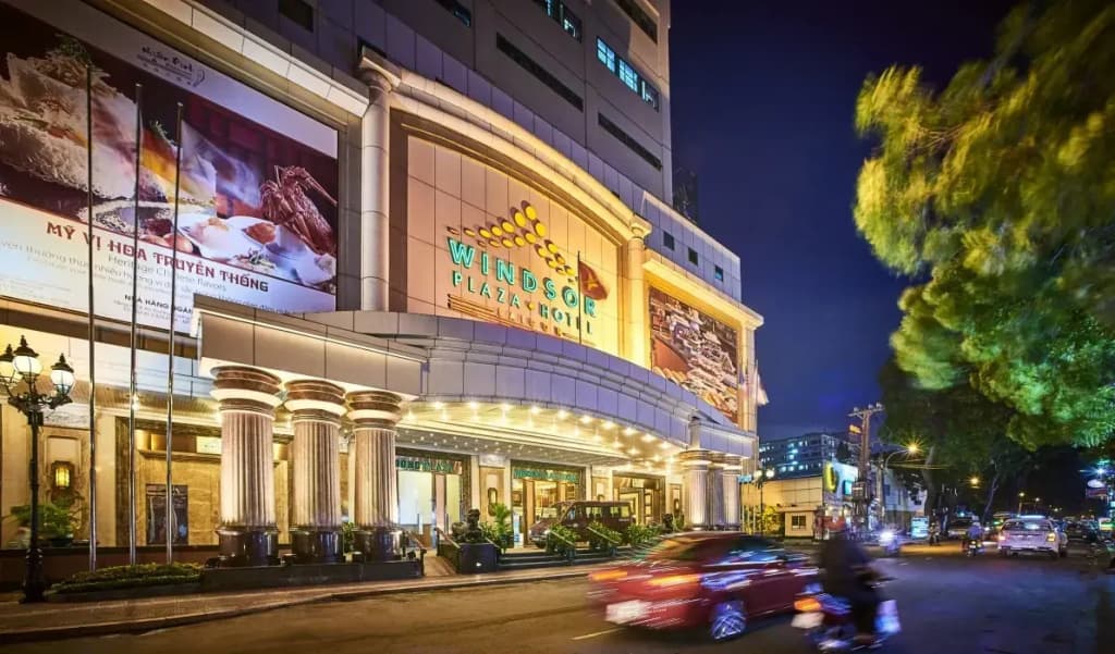 Windsor Plaza Hotel - photo 1