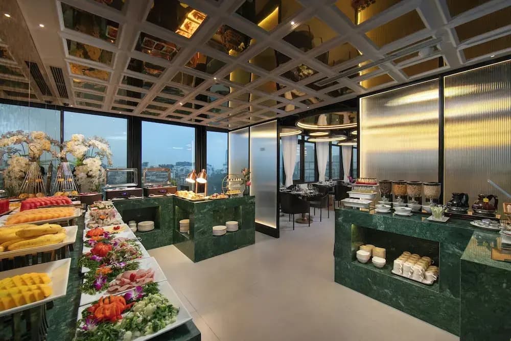 Le Premier Hotel & Rooftop Bar - photo 14