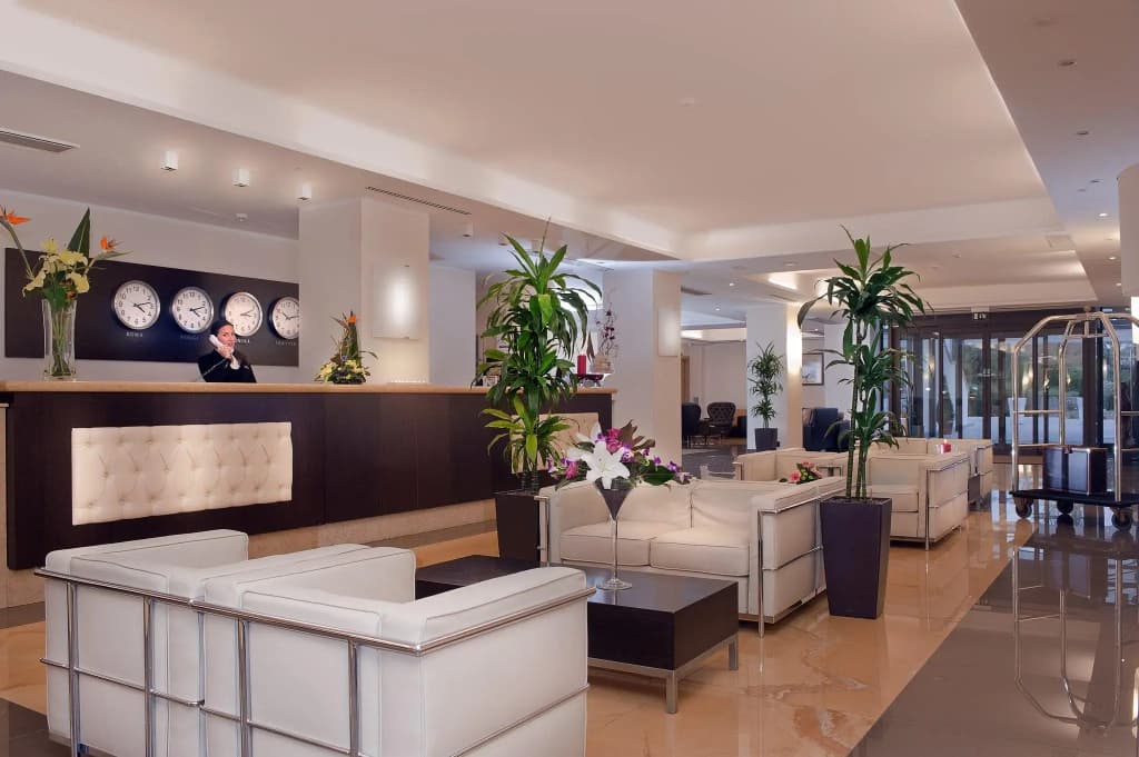 Cardinal Hotel St. Peter - photo 2