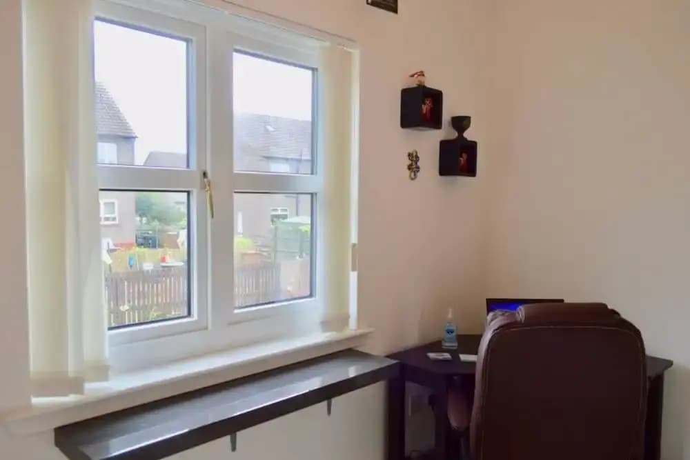 3 Bedroom House With Parking - photo 9