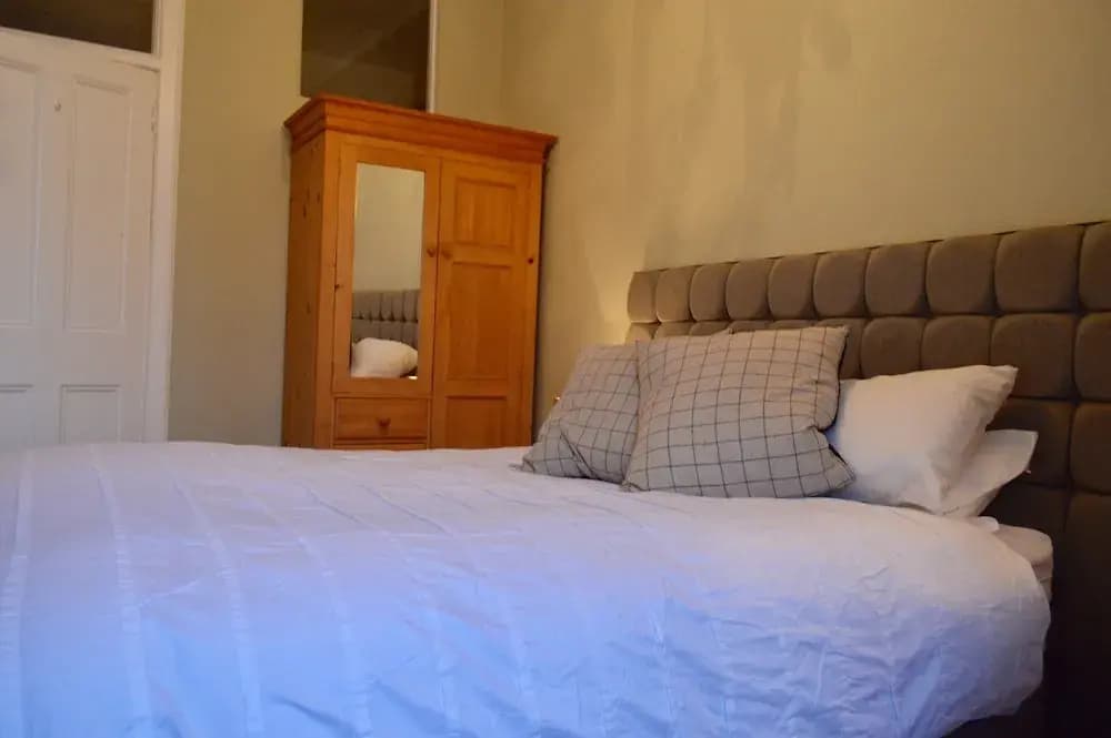 Homely 2 Bedroom Apartment in Stockbridge - photo 3