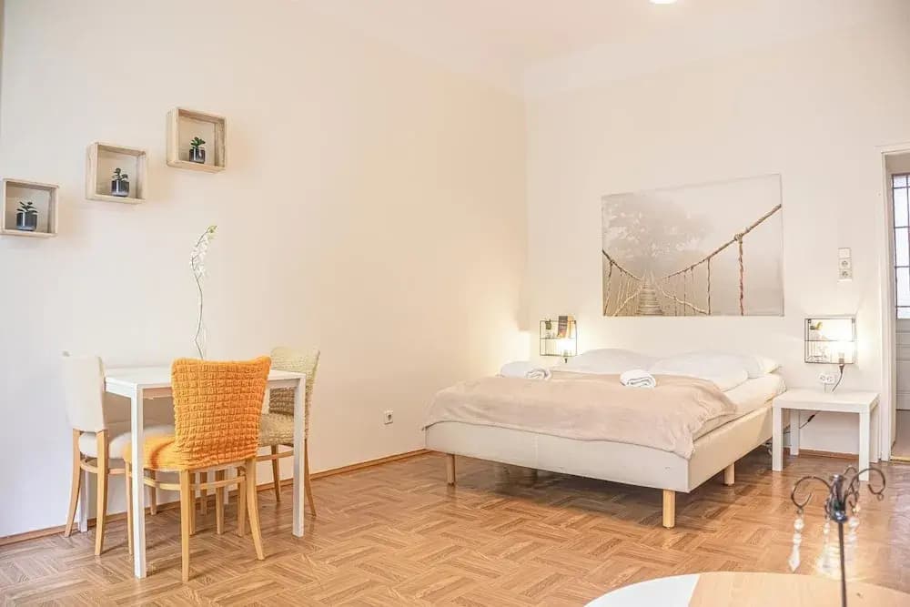 Cozy 1BR Apt Great for Long Stays - photo 1
