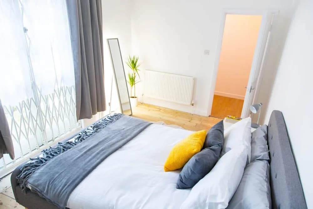 Spacious Two Bed in Hackney - photo 2