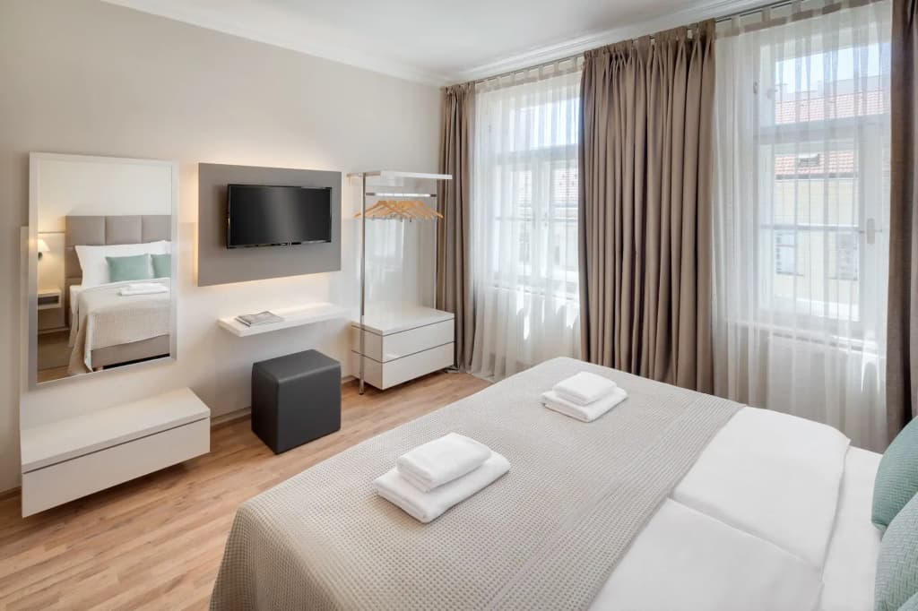 Louren Apartments - photo 6