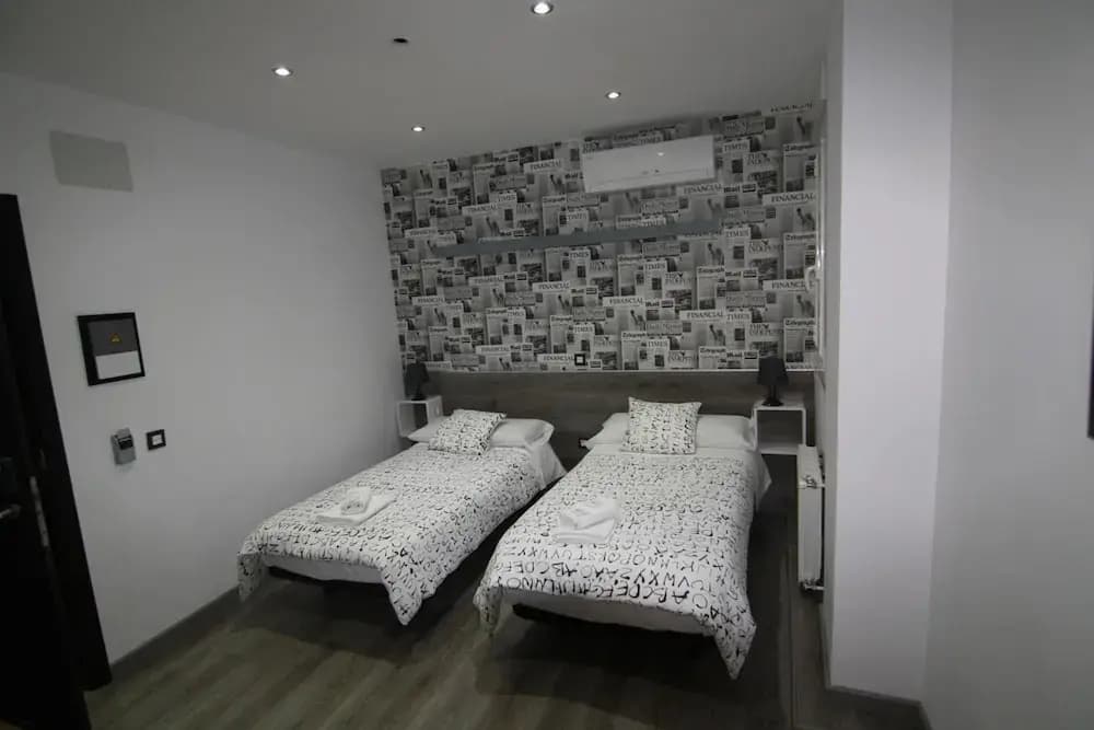 Hostal MH Fuencarral - photo 7