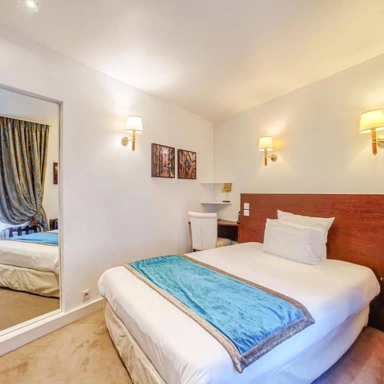 Queens Boutique Hotel - photo 24