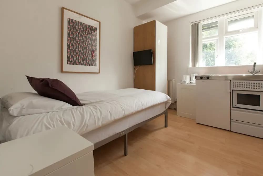 Thirsk Road Studios by EveryWhere to Sleep London - photo 5