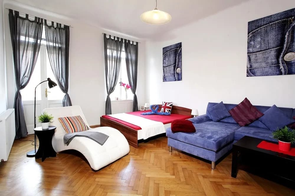 Large Wenceslas Square Apartment - photo 4