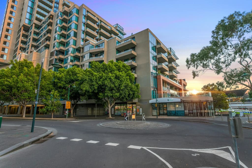Waterfront Melbourne Apartments - photo 19