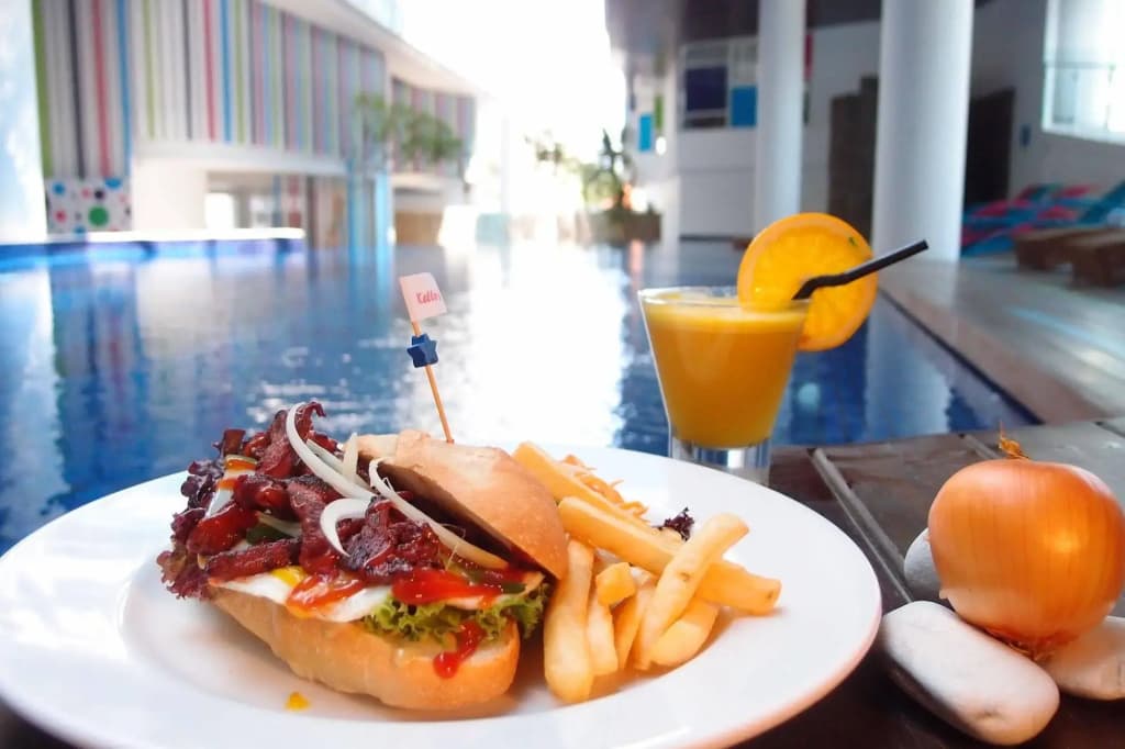 Berry Glee Thematic Hotel - photo 11