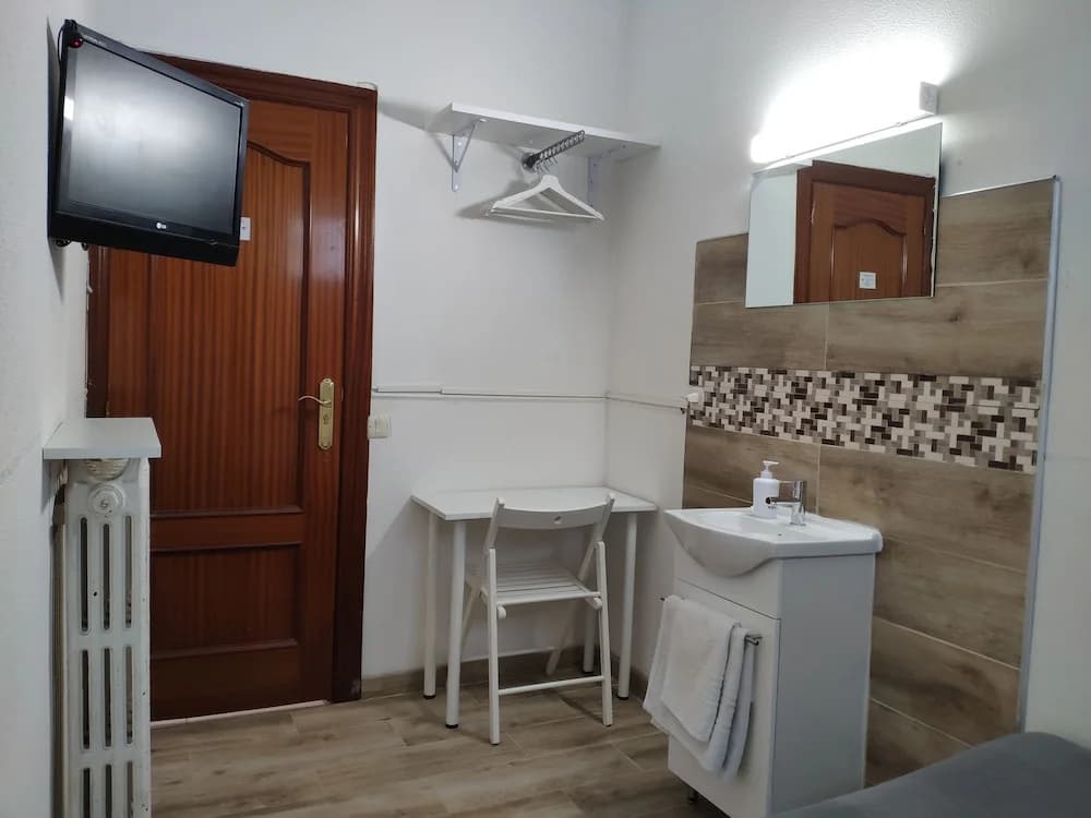 Hostal Cervantes - photo 9