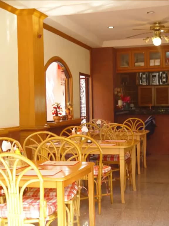 Everybody's Inn - photo 2