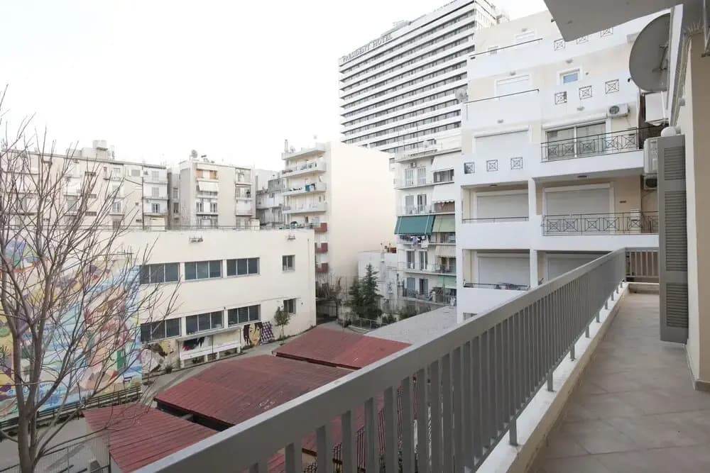 Ambelokipi. Spacious Sunny Apartment - photo 1