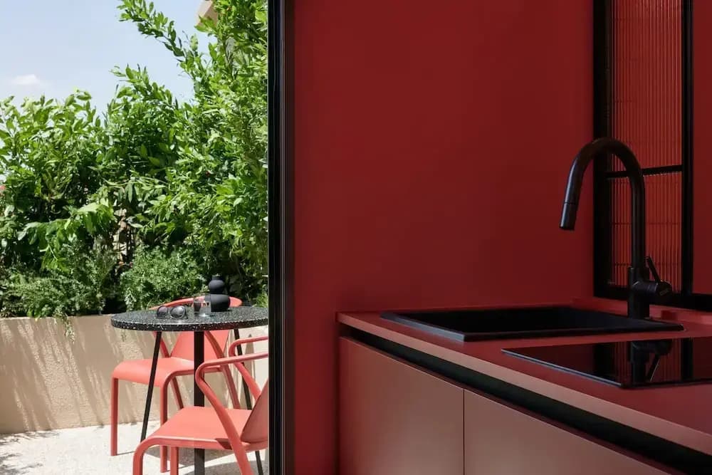 Dwell - Elegant City Stay - photo 7