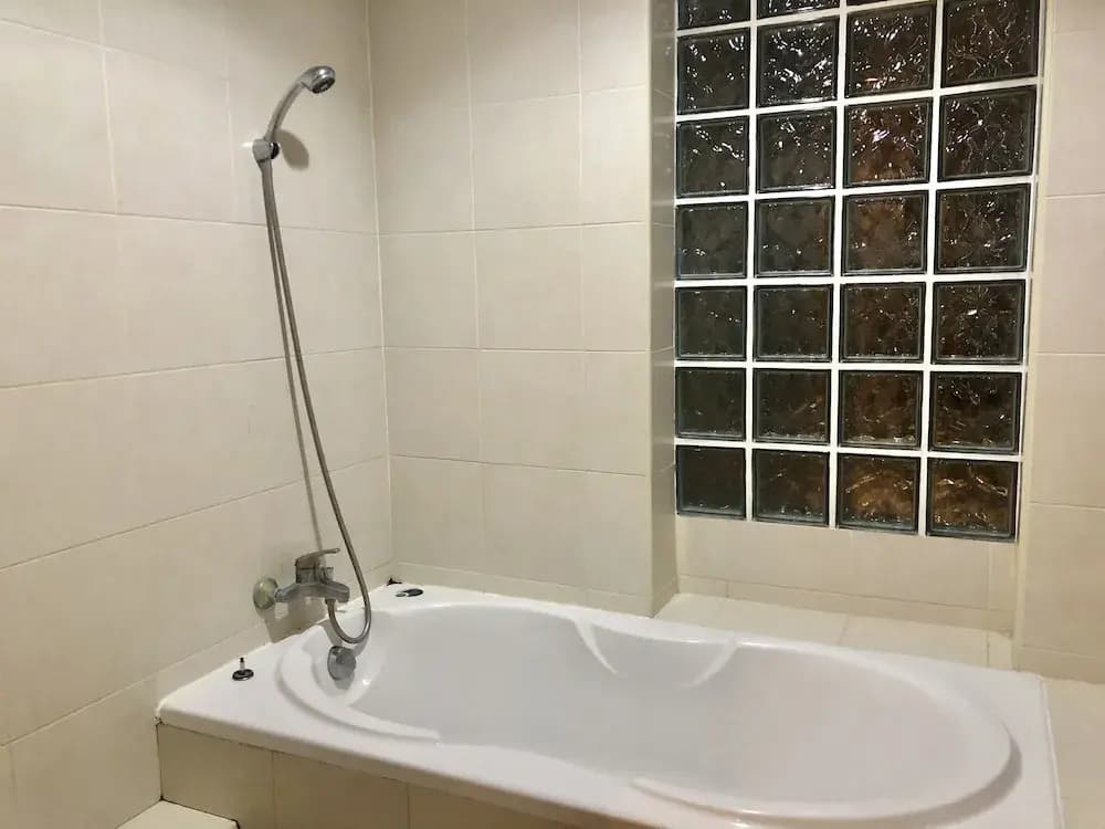 Twin Peaks Sukhumvit Suites - photo 8