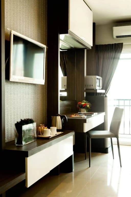 Crystal Suites Suvarnabhumi Airport - photo 31