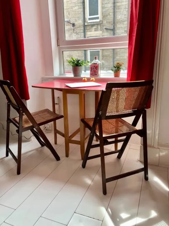 2 Bedroom Flat Near Leith - photo 5