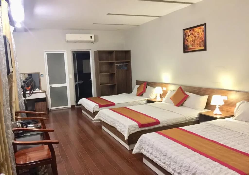 Holiday Hotel - main photo