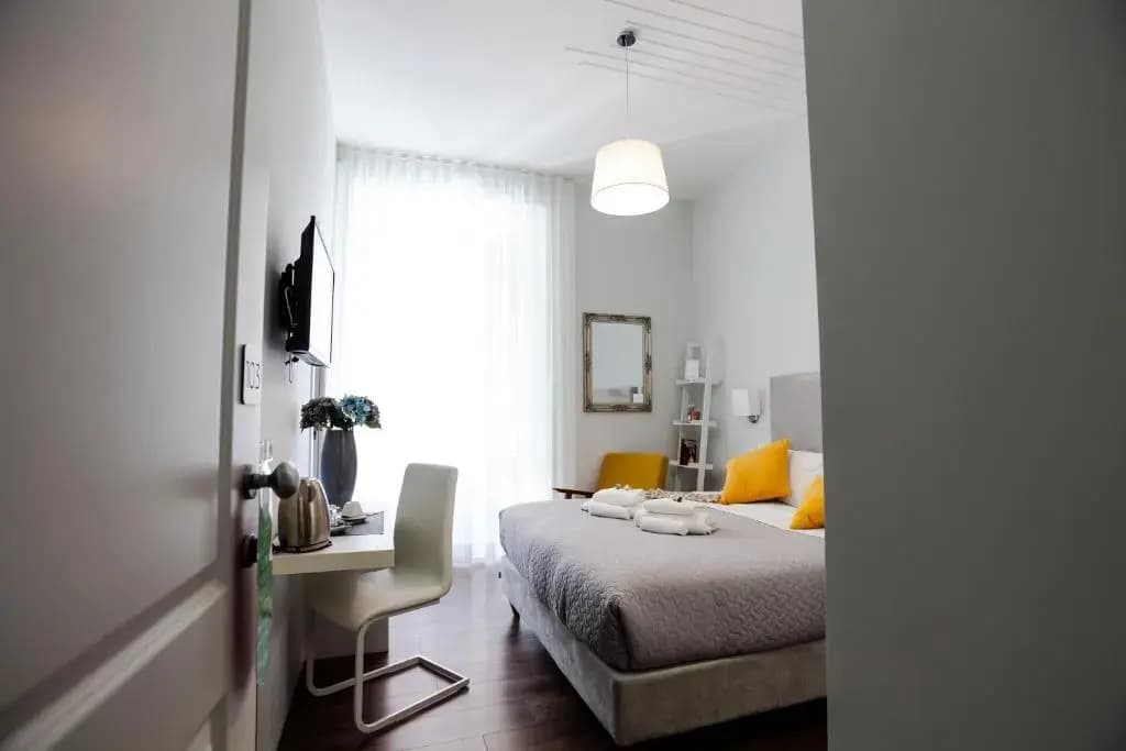 Eighty Four Luxury Rooms - photo 3