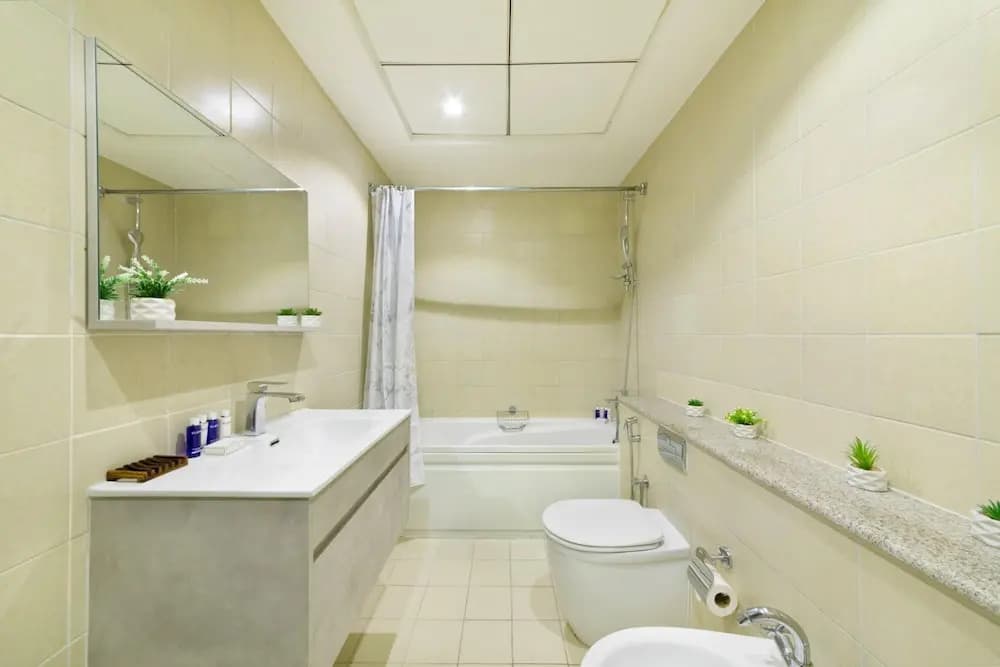 High-floor Trendy Apt w Marina Palm Ocean Vws - photo 16