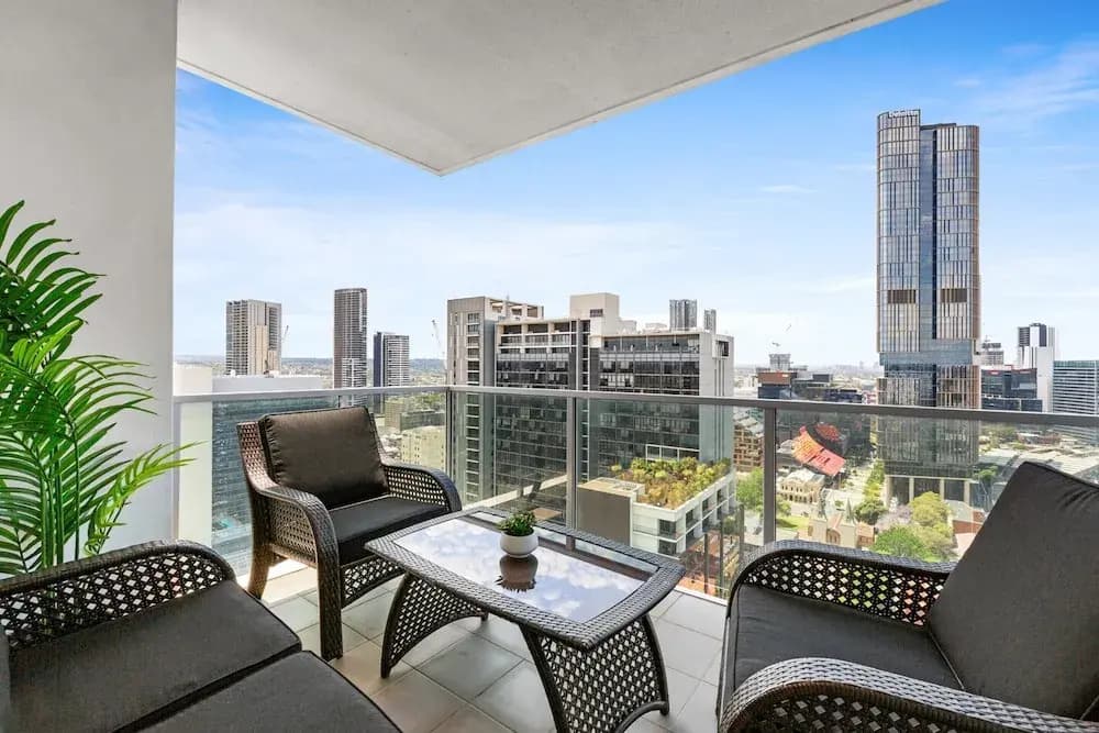 Central 2-bed With Parking & Stunning Views - photo 9
