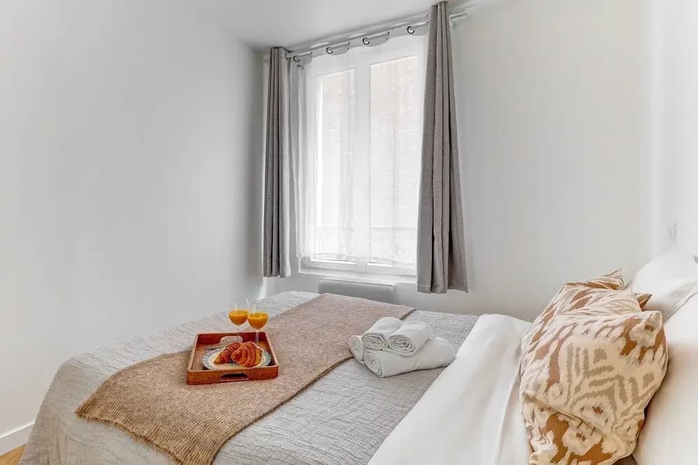 Bright 1BR Near Seine & Eiffel Tower - photo 2