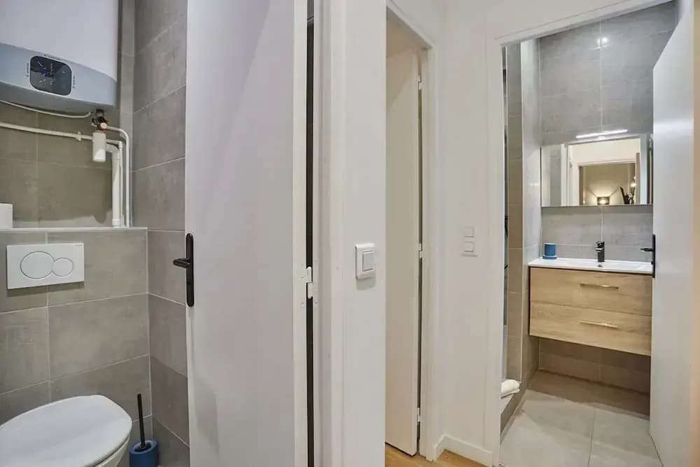 Apartment Located in the Center of Paris - photo 8