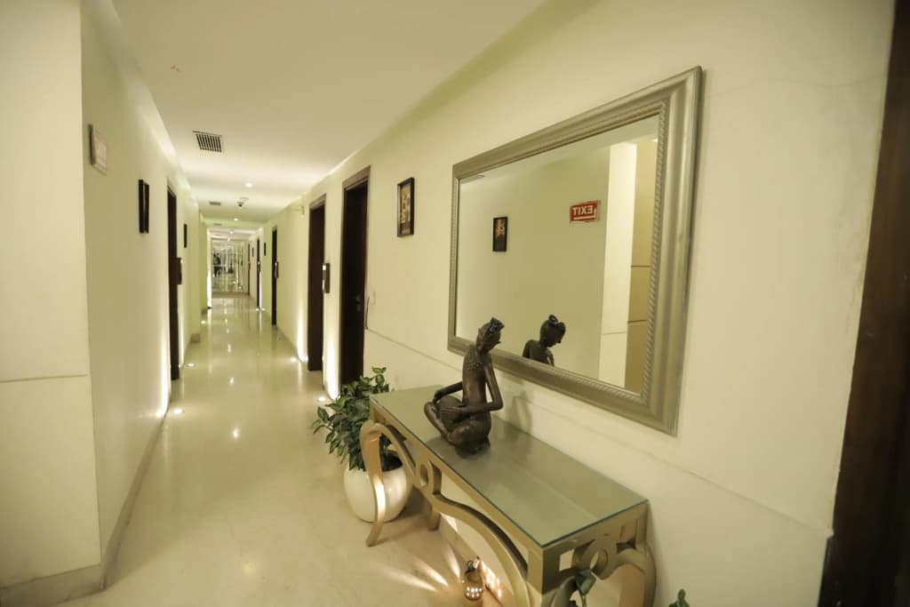 OYO 2637 Hotel Picasso Prive - photo 12