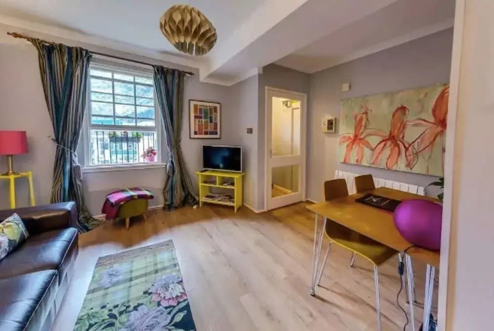JOIVY Stylish Castle View Apartment - photo 3